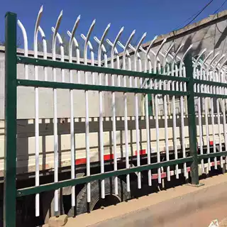 批发折弯围墙护栏热镀锌小区别墅防盗围墙护栏学校操场防护栏