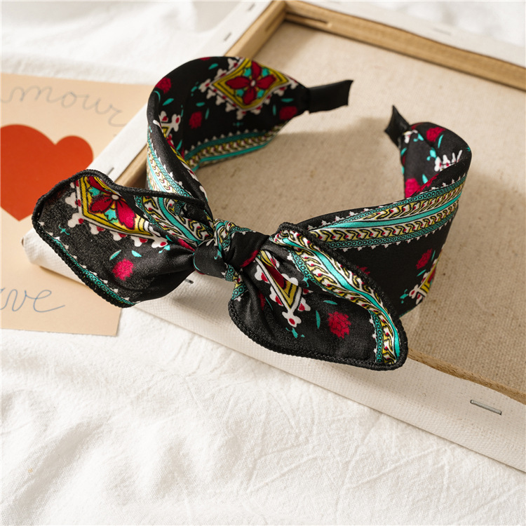 Pañuelo cuadrado diadema orejas de conejo negro