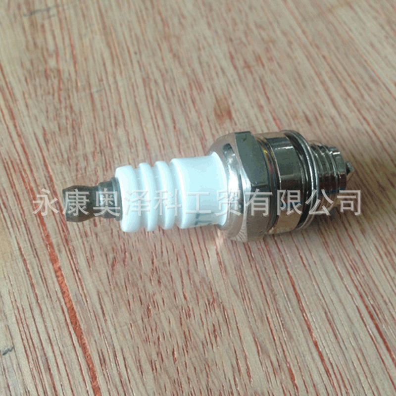 二冲程割草机割灌机打草机收割机油锯链锯伐木锯配件火花塞