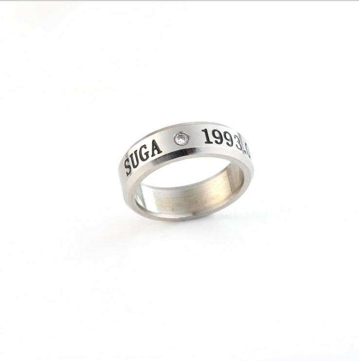 Venta caliente europea y americana anillo de acero inoxidable BTS periférico no-desvanecimiento nicho diseño anillo de plata anillo de joyería de acero de titanio image 12