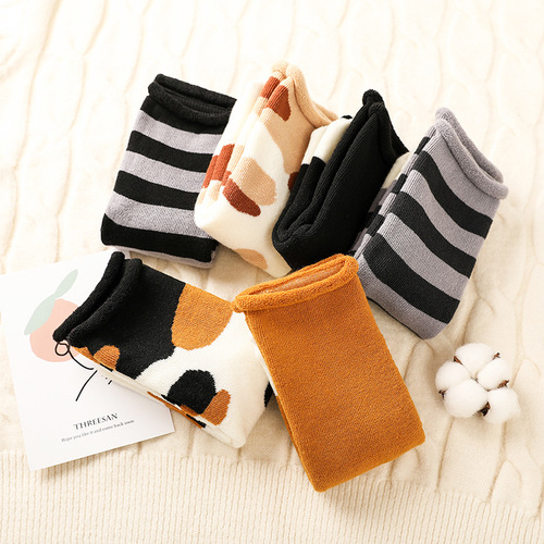 Cat claw terry socks for women in autumn and winter rolled edge brushed cotton mid-calf women's socks personalized polka dot floor socks