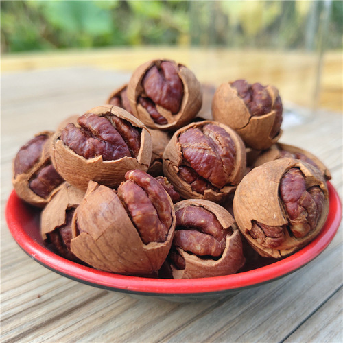 new product: Deliciously Hand-Stripped Mountain Walnuts from Lin'an—Creamy, Crispy, and Salted Mini Walnuts, 250g per bag, packed in a full case.