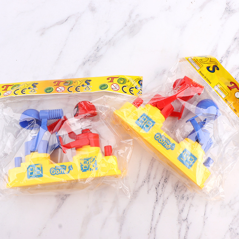 TikTok mismo juego de fiesta jugar doble juguete Ataque creativo y defensa contra luchador contra huelga villano juguete