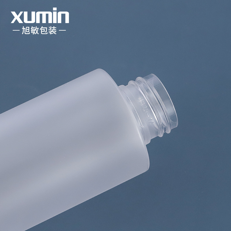 Fabricante en stock 150ml de hombro plano presionando botella de loción de plástico para mascotas botella de cuidado de la piel botella de aceite esencial Xumin material de embalaje
