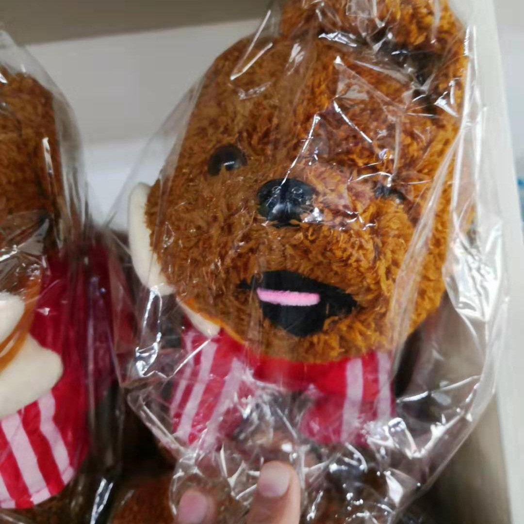 테디 혀 빨간 스웨터