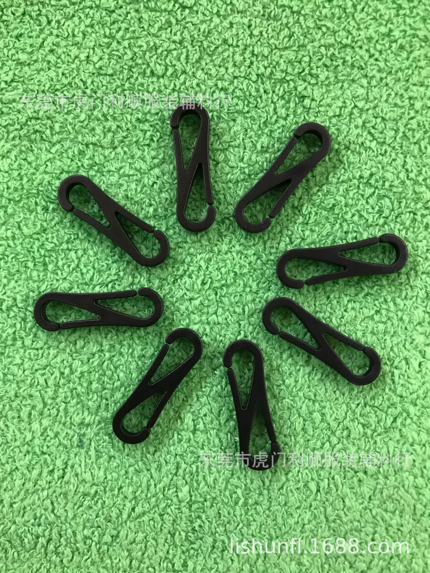 Производитель поставляет пластиковые 8-символьные крючки с пряжками, ветрозащитные крючки для ламп, небольшие крючки S-образной формы, соединительные крючки для перчаток