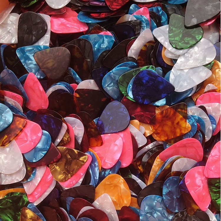 Гитарная палочка — целлулоид и ABS-пластик, толщина 0.46/0.71/1.0 мм, assorted colors and shapes