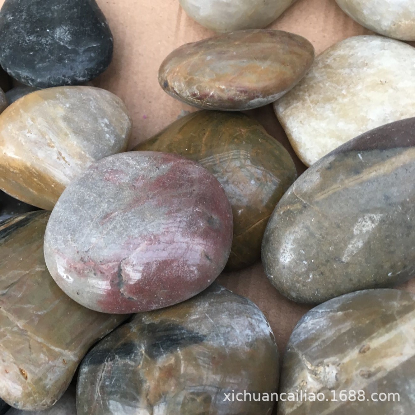 厂家供应景观抛光五彩鹅卵石 用于园艺铺路装饰 免费拿样