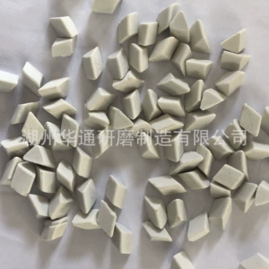 [厂家提供白色高铝瓷磨料三角磨块五金抛光研磨石精拋打亮]