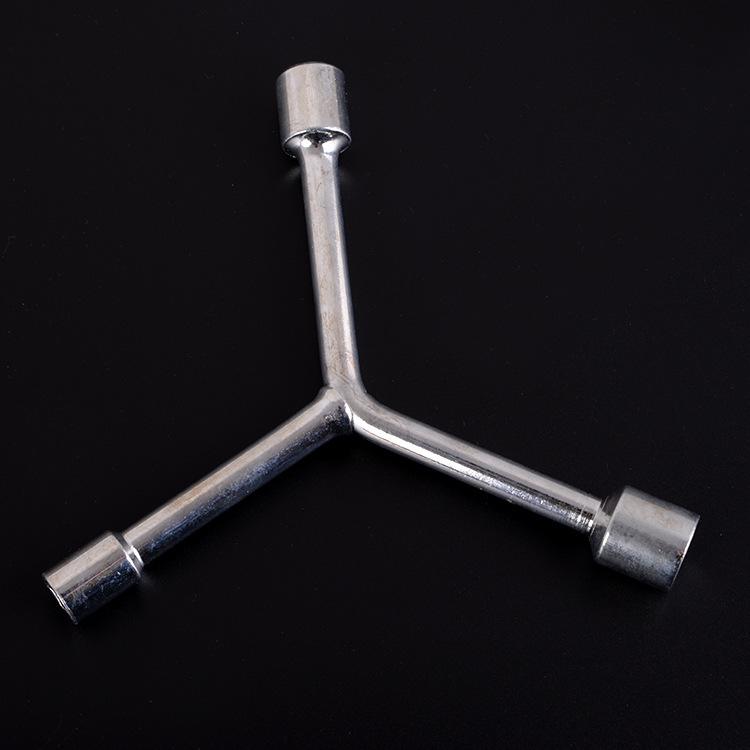 Fábrica al por mayor de Cabeza corta de tres horquillas métricas galvanizado llave de enchufe en forma de Y llave de neumático reparación de automóviles llave de triángulo