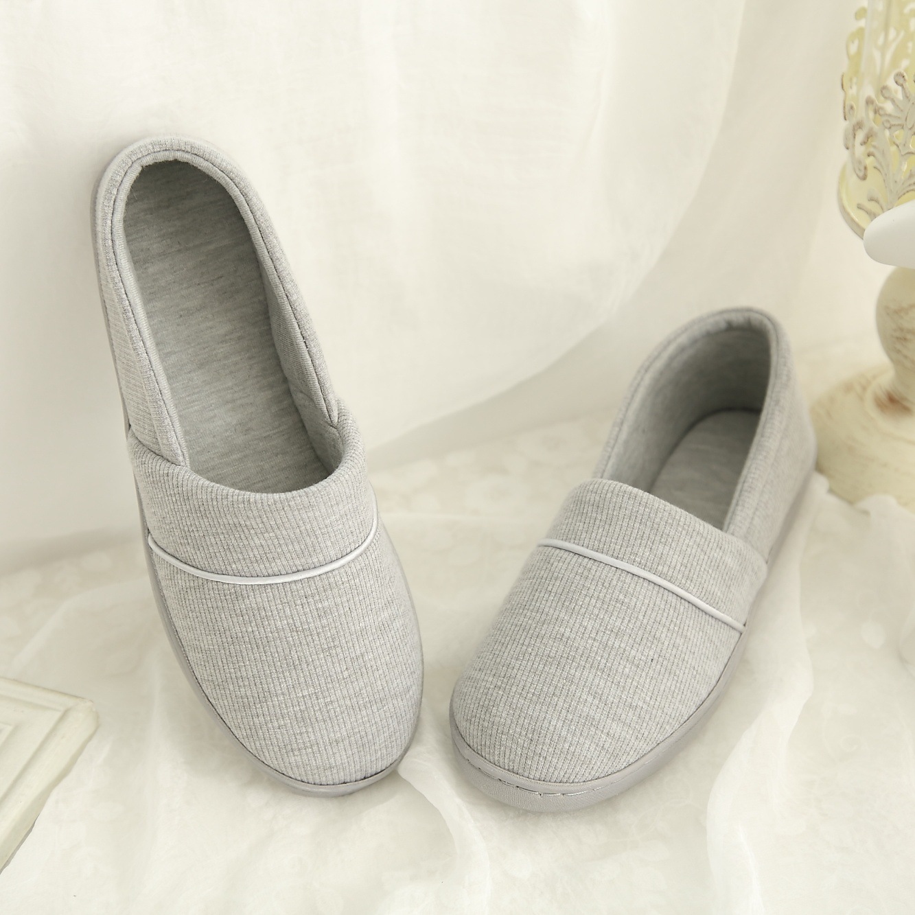 Ribbed clip strip gray