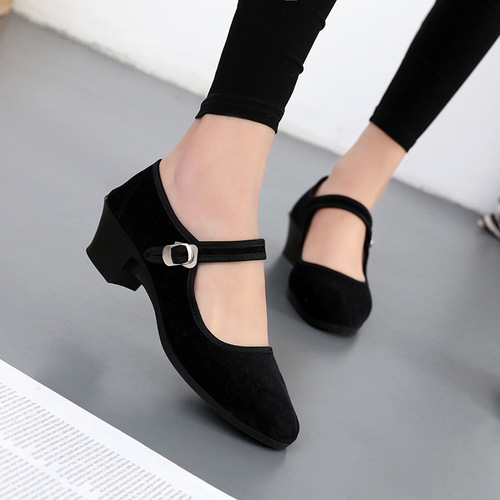 Old Beijing cloth shoes for women, square dance shoes, ceremonial shoes, performance shoes, work shoes, dance shoes, women's black cloth shoes