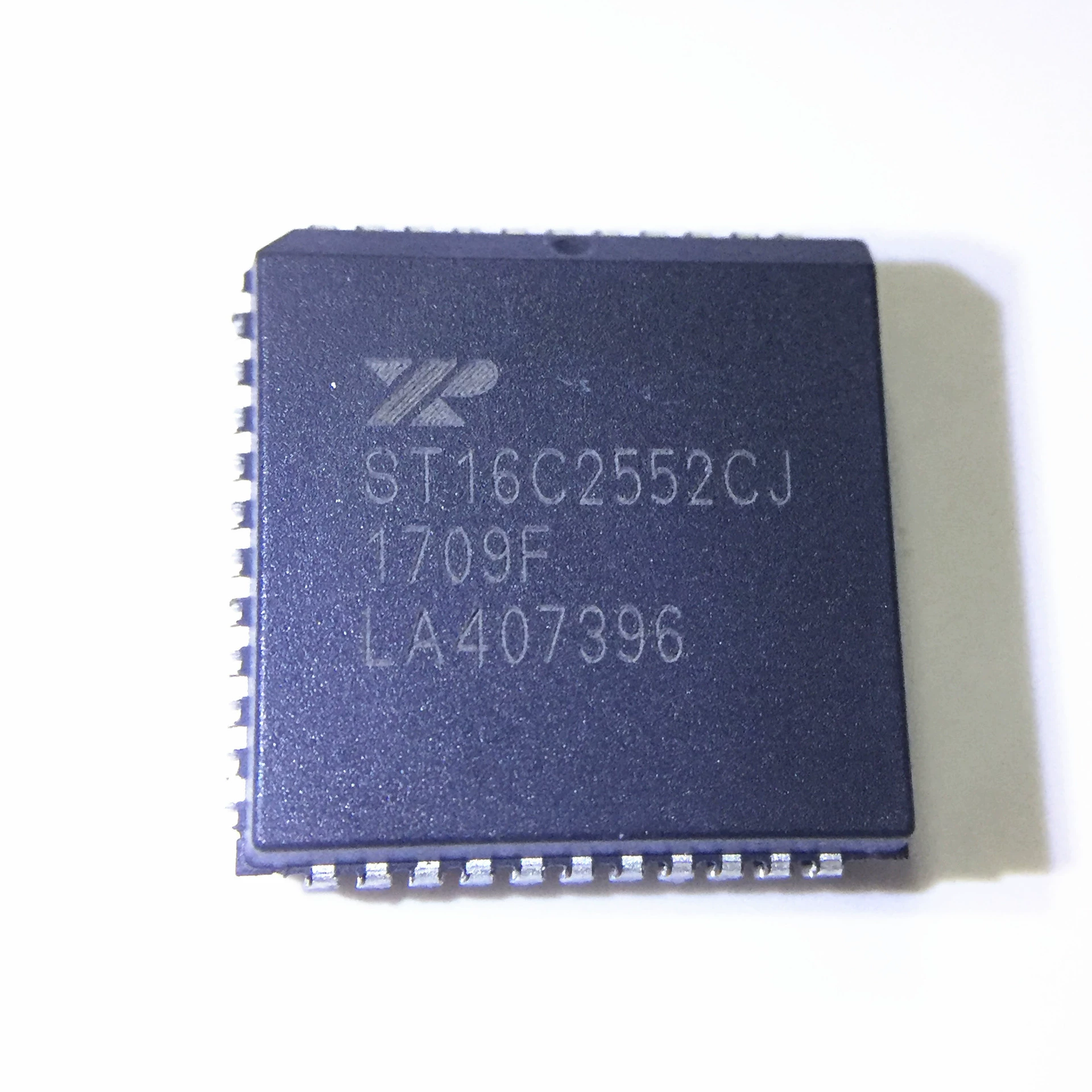 Новый оригинальный чип интерфейса данных ST16C2552CJ44-F PLCC44
