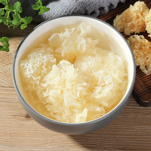 Yunnan and Fujian family members 100 grams of dried white fungus with soft, waxy, fragrant and refreshing taste directly supplied from the manufacturer. Yunnan Plateau Basswood Small Flowers