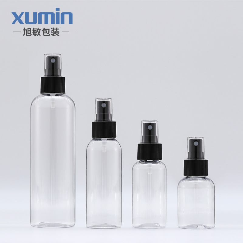 Xumin material de embalaje en stock botella de spray de plástico PET transparente redondo hombro negro pequeña cubierta pura botella de rocío Xumin material de embalaje