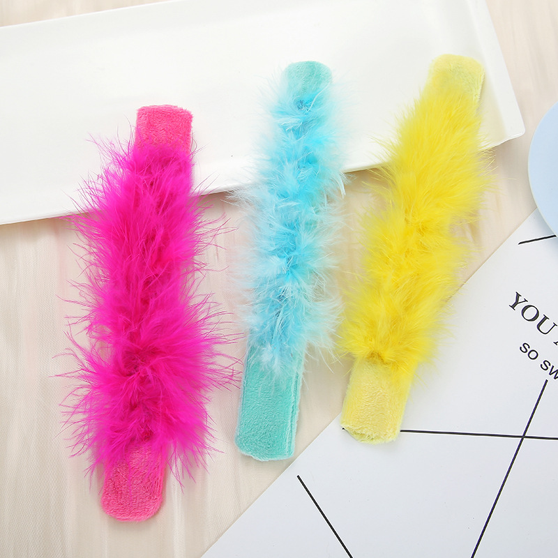 Nueva pluma colorida pulsera de los niños Snap anillo personalidad moda felpa Correa muñeca Amazon exclusivo para al por mayor