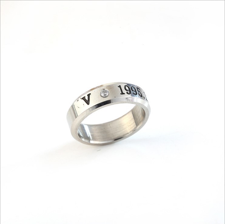 Venta caliente europea y americana anillo de acero inoxidable BTS periférico no-desvanecimiento nicho diseño anillo de plata anillo de joyería de acero de titanio image 13