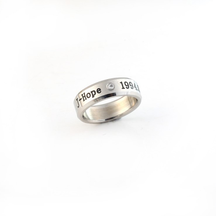 Venta caliente europea y americana anillo de acero inoxidable BTS periférico no-desvanecimiento nicho diseño anillo de plata anillo de joyería de acero de titanio image 7