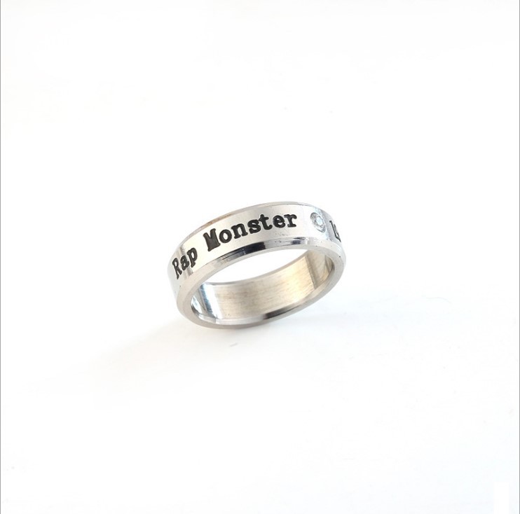 Venta caliente europea y americana anillo de acero inoxidable BTS periférico no-desvanecimiento nicho diseño anillo de plata anillo de joyería de acero de titanio image 11