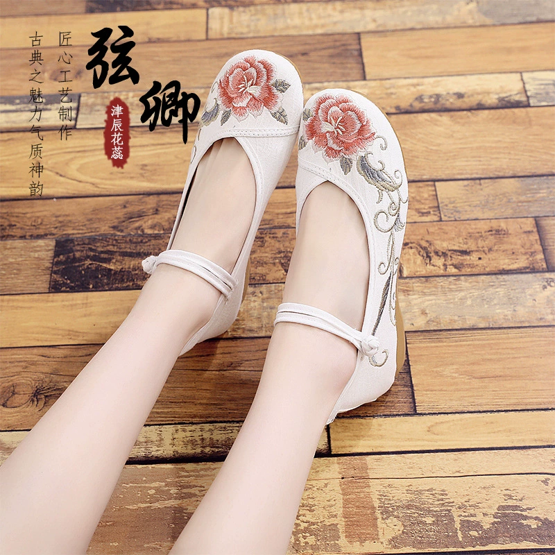 Ching Qing Clearance Новый Jinchen цветок Национальный ветер Тканевая обувь вышитая обувь женская Пряжка низкий каблук Туфли с круглым носком танцевальная обувь