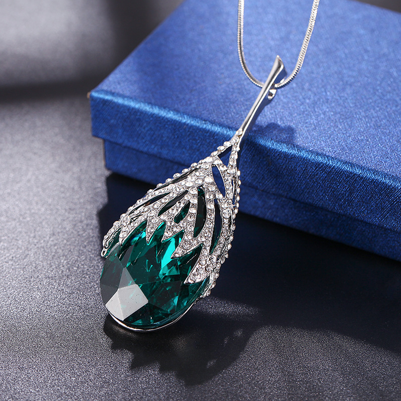 Estilo coreano de moda de alta gama de cristal diamante gota de agua suéter cadena de las mujeres Transfronteriza Popular personalizada geométrica todo partido ropa al por mayor