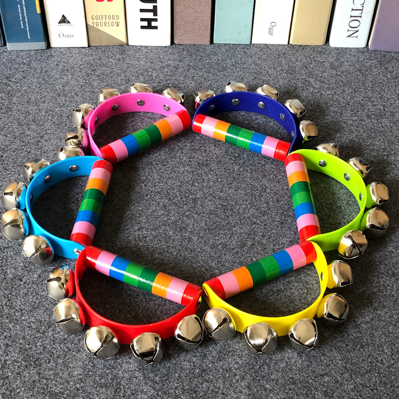 Juguetes educativos para niños Instrumento musical instrumento musical de educación temprana semicírculo sonajero empuñadura de mano colorido mango de madera sonajero colorido cuero Cinco campanas