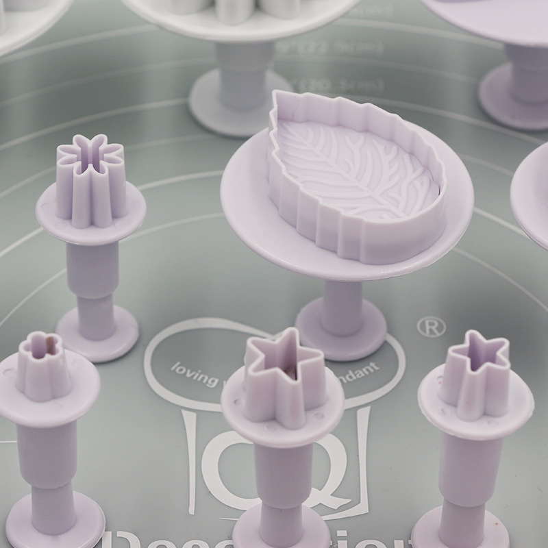 Transfronterizo herramientas para hornear 10 33-piece fondant molde pastel herramientas traje pastel molde de dibujos animados al vapor molde de pan image 3