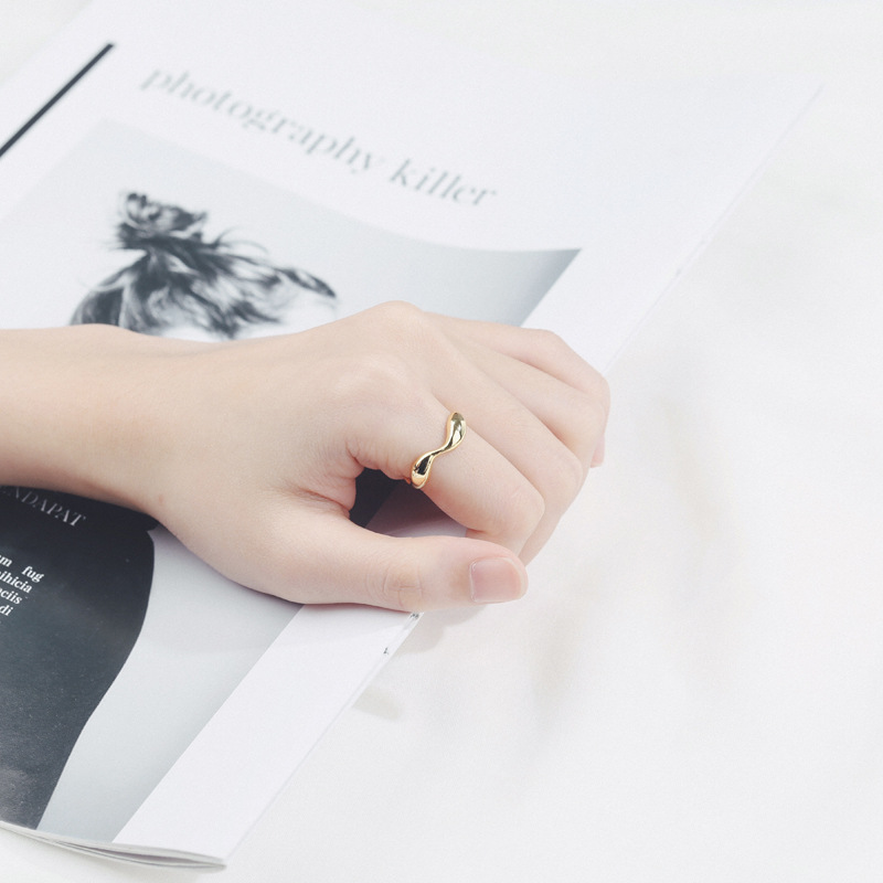 Japonés Corea del Sur TikTok Red moda irregular patrón de onda brillante anillo abierto de cobre chapado en oro anillo de plata joyería