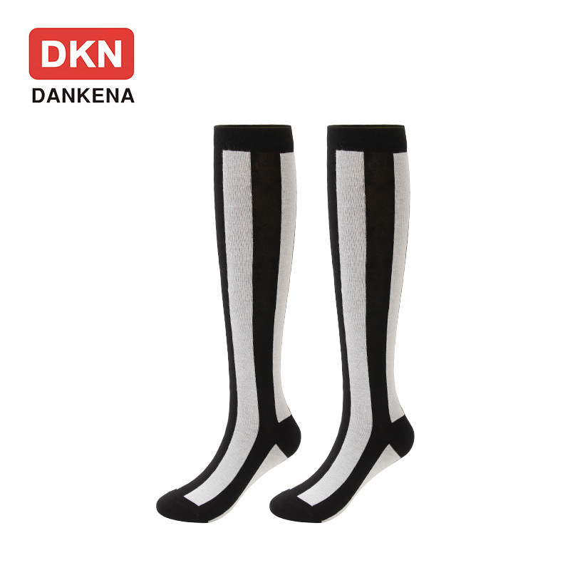 152-1 흑백 수직 막대 무릎