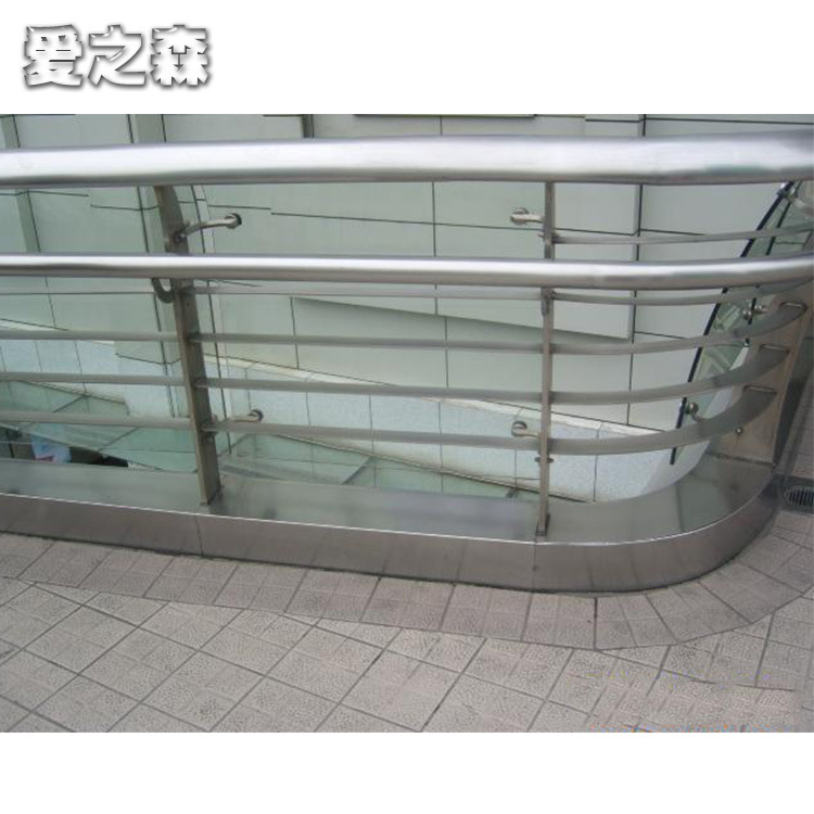 别墅金属栏杆扶手 铁艺阳台护栏制作加工 无障碍楼梯扶手