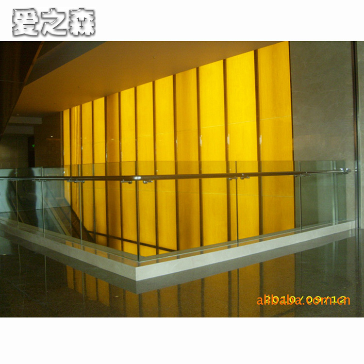 建筑工程护栏玻璃栏杆 高品质楼梯扶手防护栏杆 铁艺楼梯栏杆