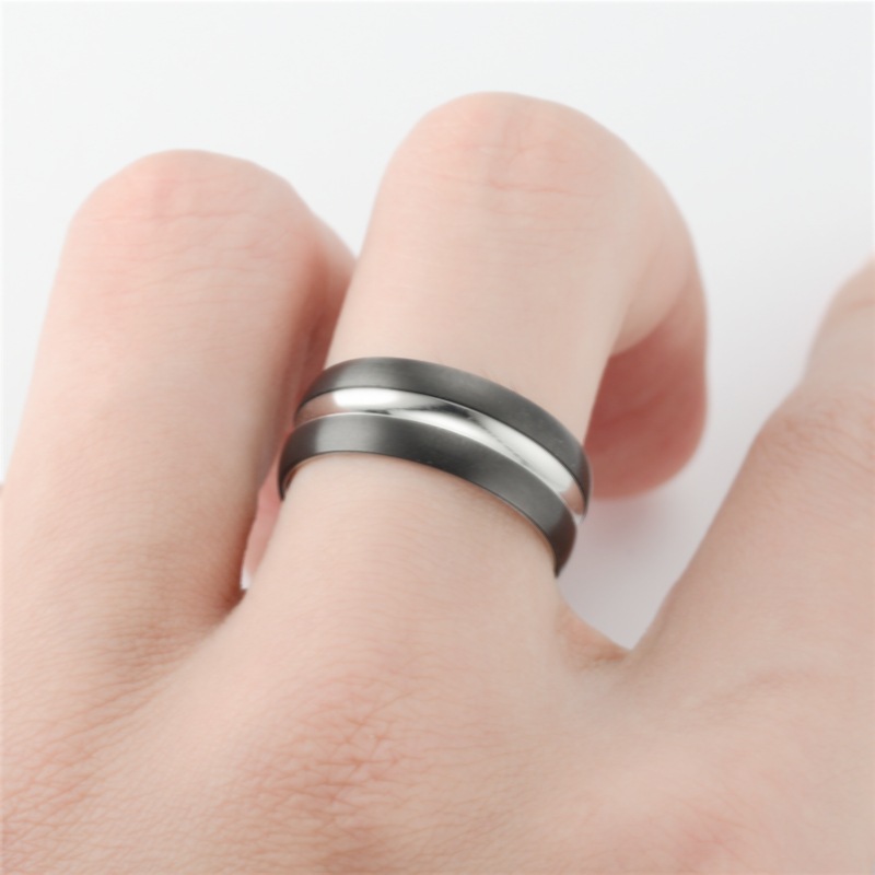 Anillo de pareja de acero de titanio de moda europea y americana transfronteriza hombres retro bicolor clásico anillo de acero inoxidable joyería