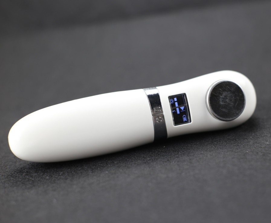 黒ずみ除去美容器 USB充電式 顔・鼻の毛穴洗浄器 毛穴縮小ディープクレンジング