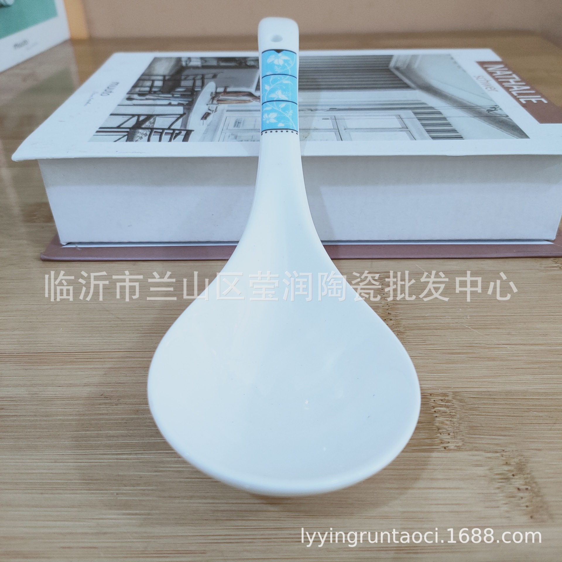 Venta al por mayor de cerámica de oro cuchara Hotel cuchara hogar Cisne mango largo cuchara restaurante vajilla cuchara puesto al por mayor