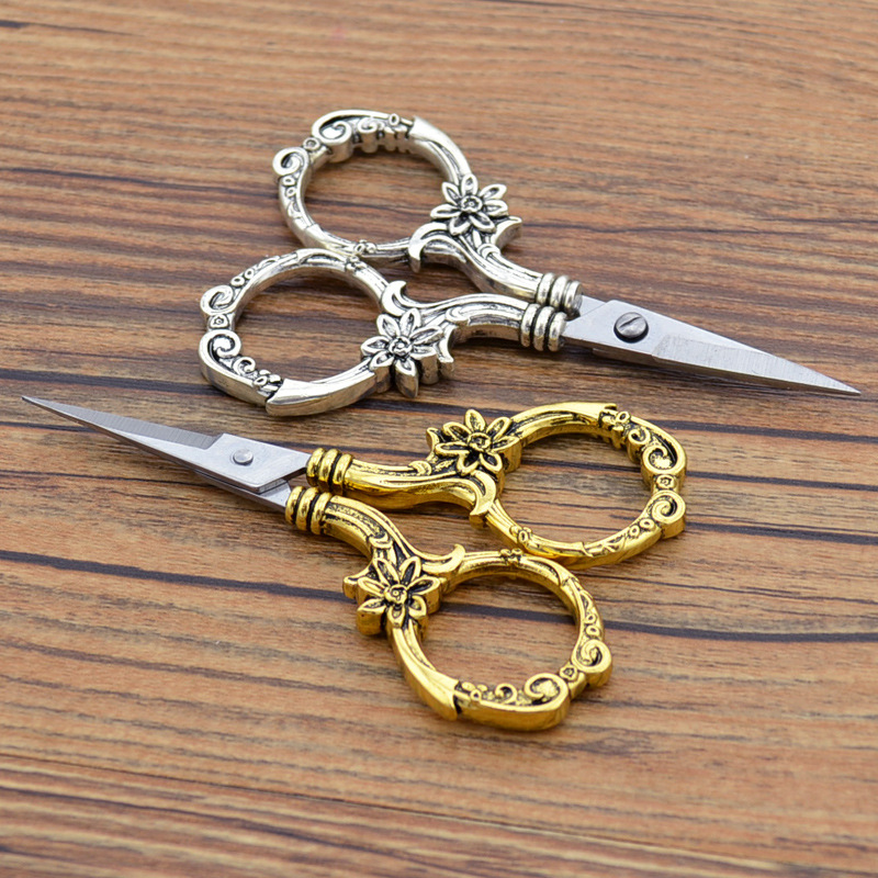 European-style retro two-color mini stainless steel chrysanthemum scissors handmade sewing arc scissors handmade retro DIY small scissors