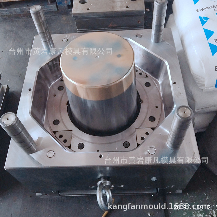 一套5升10升20公斤塑胶化工桶模具加工多少钱.