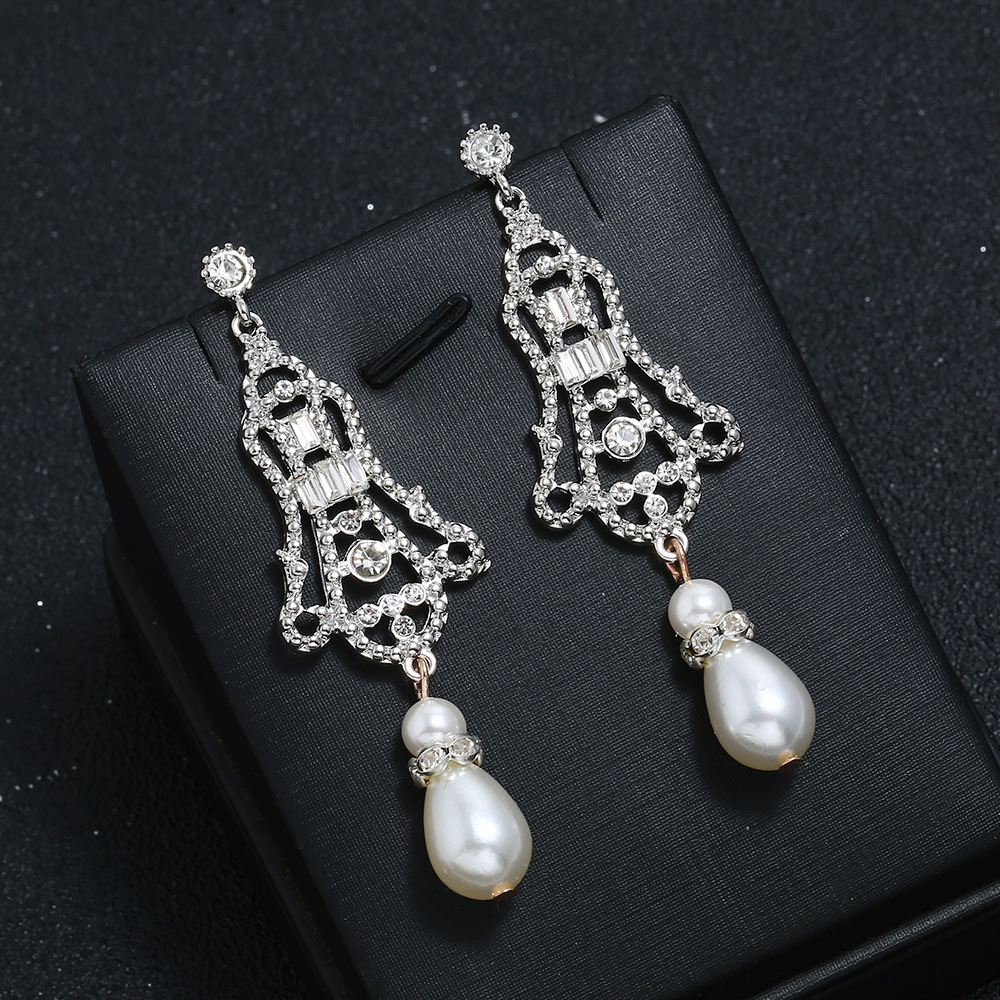 fashionable long earrings with tassels drop-shaped from pearl