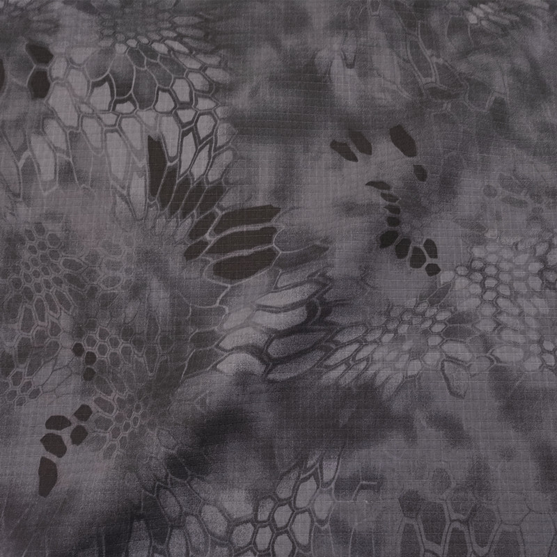 厂家 直供现货迷彩布料 涤棉格子品质好6535黑色蟒纹 服装面料