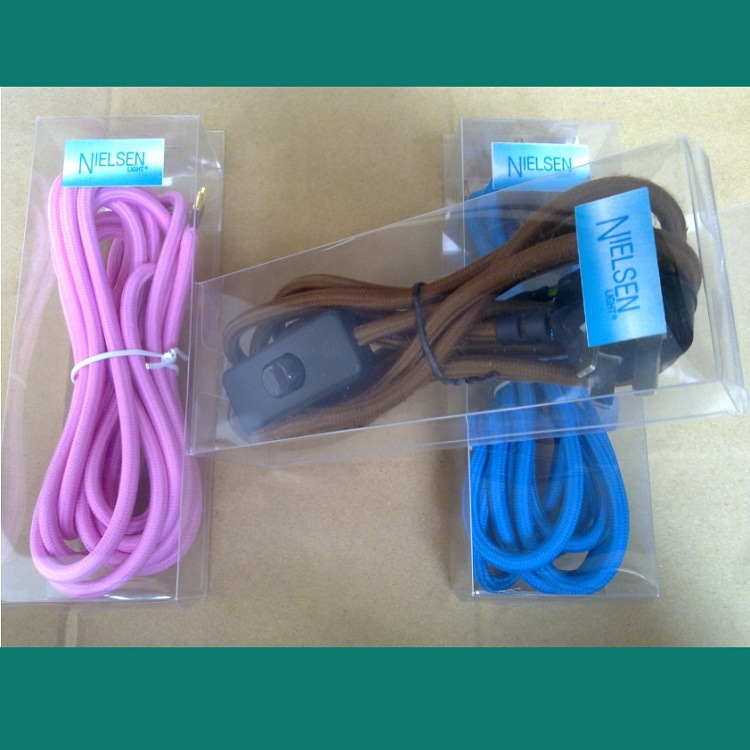 各种认证欧规二三插头编织开关电线及塑料包装盒配套超市货架之选