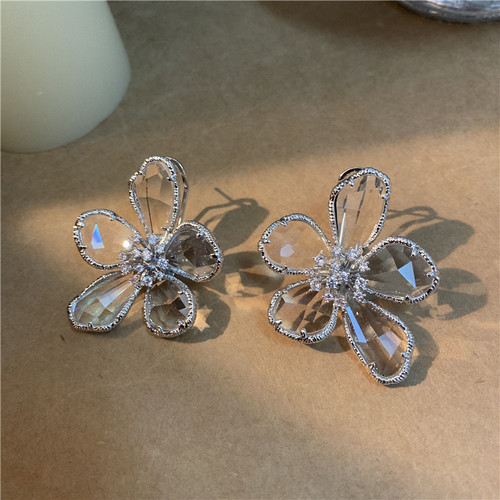 European and American style high-end luxury earrings high-end clear multi-faceted gemstone flower earrings high-end earrings for women