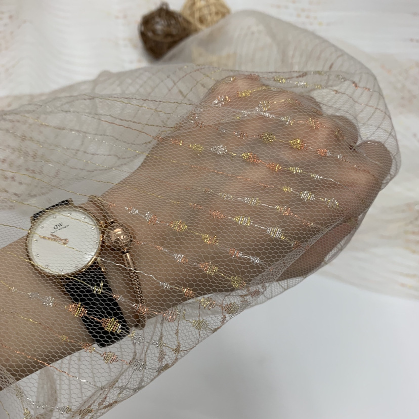 Nueva tela de malla jacquard no elástica de nylon de colores con cuentas de malla de hadas que basa la tela de la ropa de los niños en stock al por mayor