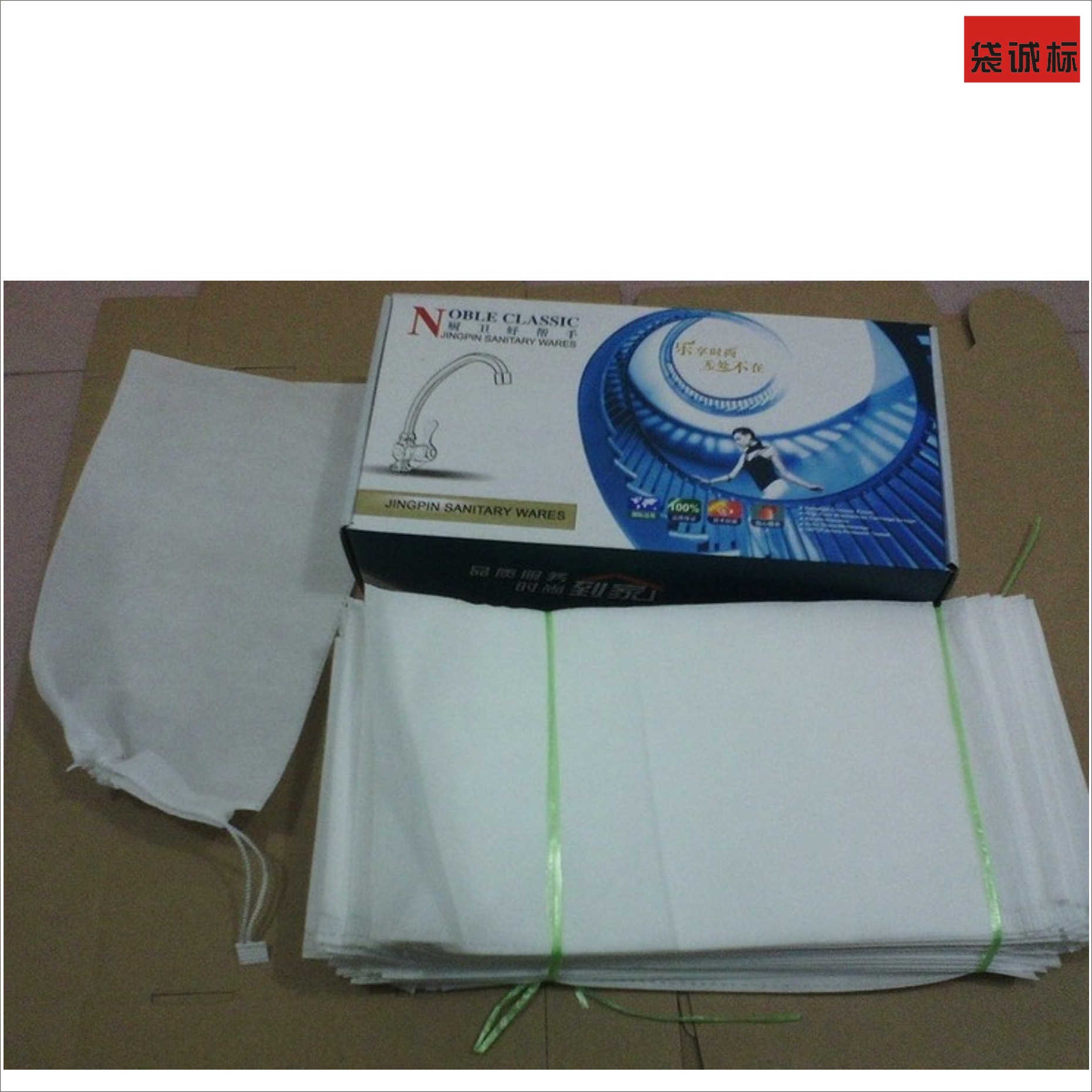 广州人和蚌湖厂家优惠供应白色无纺布盒子包包防尘套收纳袋印logo