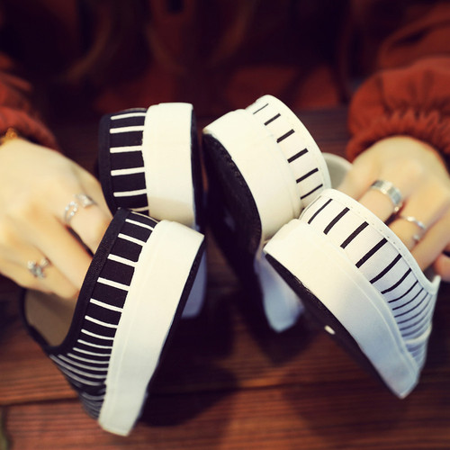 Women's Summer Fashion External Wearing Flat Slipper Canvas Shoes with Toe Cover, No Heel Half Slip-On New White Shoes