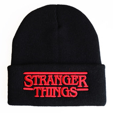 �������Zë��ñ���^ñSTRANGER THINGS��ĸ���w�̽�ᘿ�ñ�����Q