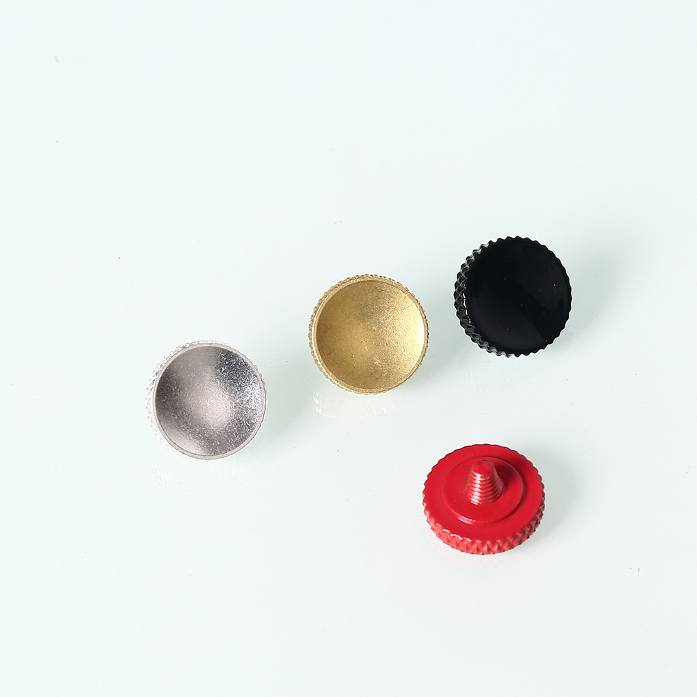 バックパッカー純粋な銅の一眼レフカメラのシャッターボタンのカメラの脱落防止のリリースボタンのねじ帽子の部品