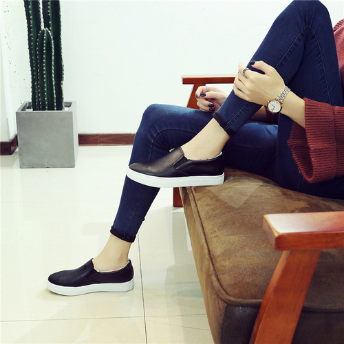 Versatile spring and autumn waterproof slip-on leather white shoes for women, cotton shoes, lazy student loafers, maternity shoes, Korean version