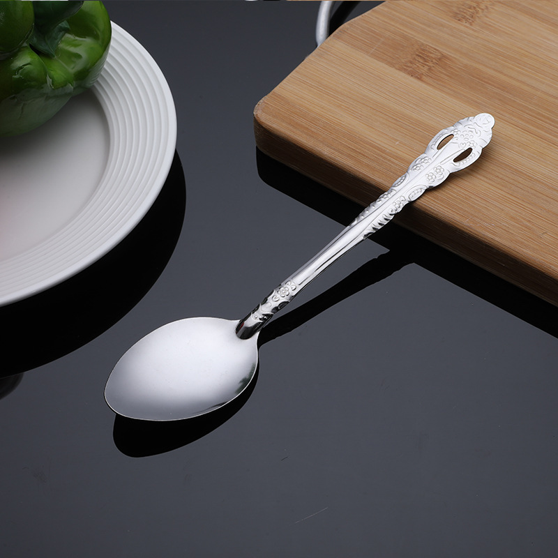 Fábrica al por mayor de acero inoxidable vajilla cantina restaurante hogar arroz cuchara doble agujero ventilador Shell cuchara olla caliente cuchara de sopa