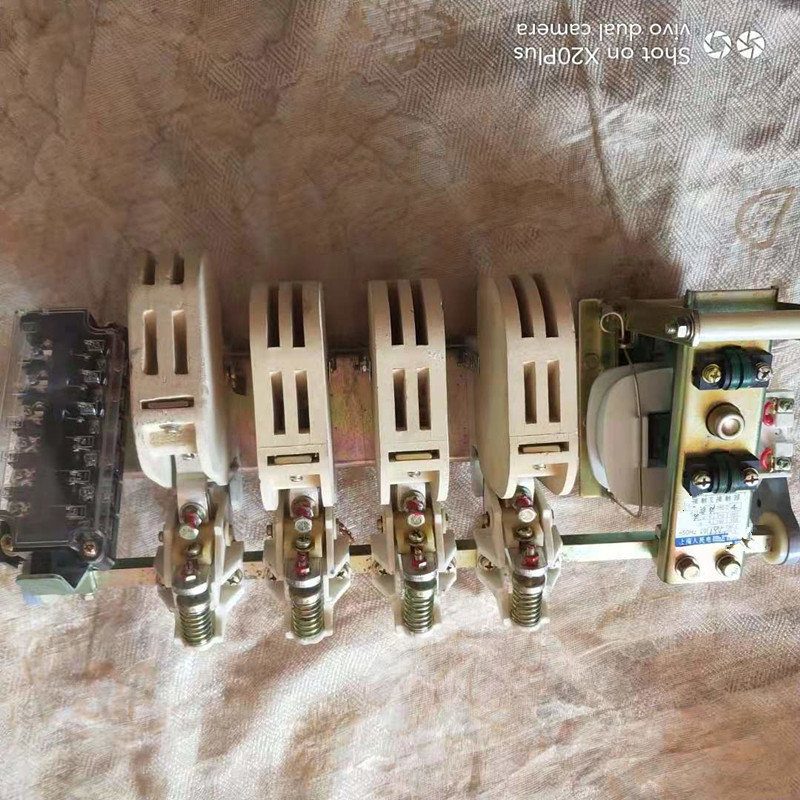 上海人民CJ24Y-100/3交流接触器 CJ24Y-100/2 CJ24Y-100/4