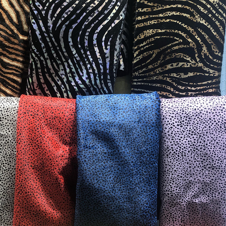 厂家供应马毛皮料牛毛皮料现货批发彩色斑点印花马毛头层牛皮皮料