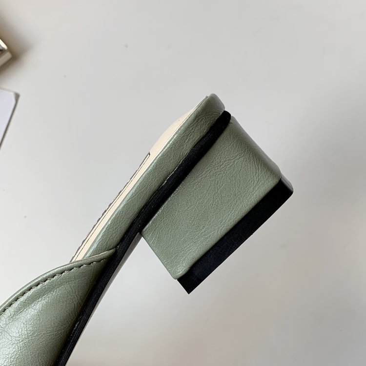 2023 verano nuevo dedo del pie puntiagudo mediados tacón de las mujeres zapatillas estilo coreano al aire libre Muller zapatos
